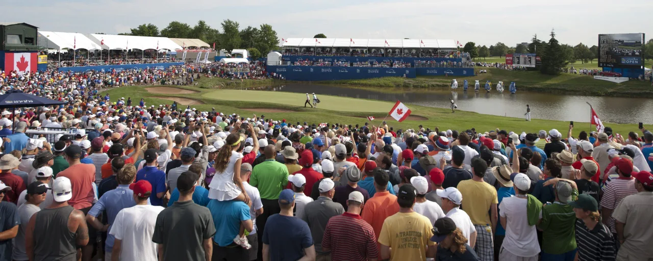 Spectators beside Glen Abbey’s eighteenth hole